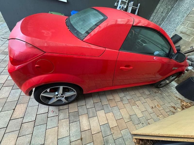 Gebraucht Opel Tigra 90 PS (66 kW) 2012 Rot Cabrio