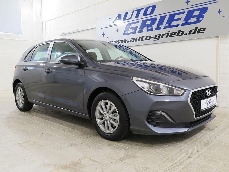 Grau Gebraucht 2019 Hyundai i30 Select Limousine | 14.950 € (Fairer Preis) - Bild 1/4
