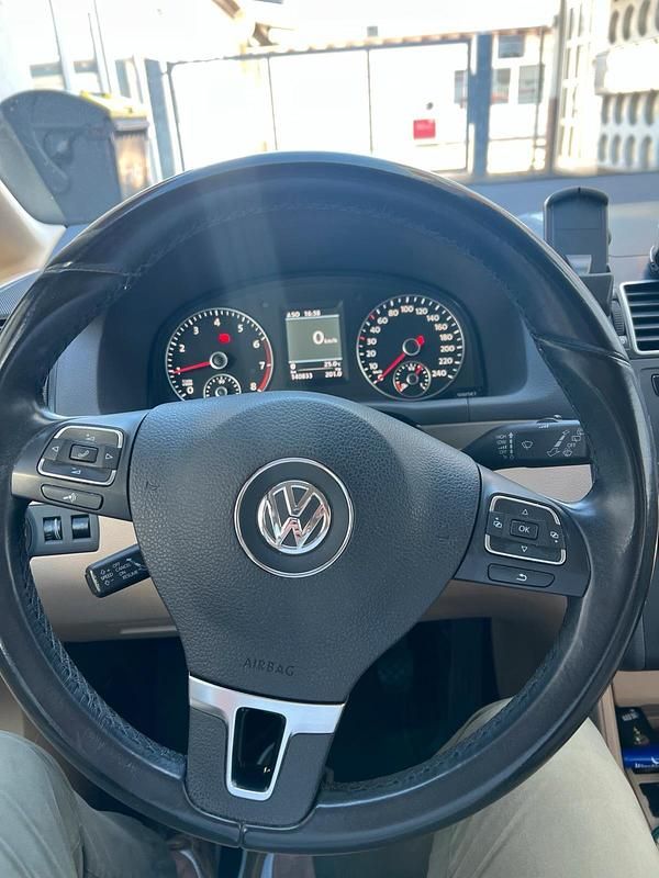 Gebraucht VW Touran Highline 140 PS (102 kW) 2012 Braun Van / Kleinbus