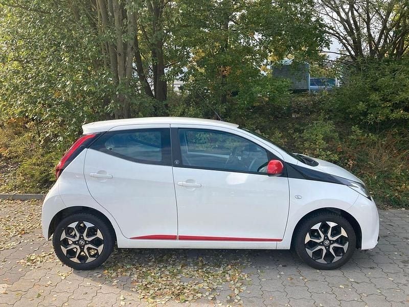 Gebraucht Toyota Aygo 72 PS (52 kW) 2020 Weiß Kleinwagen