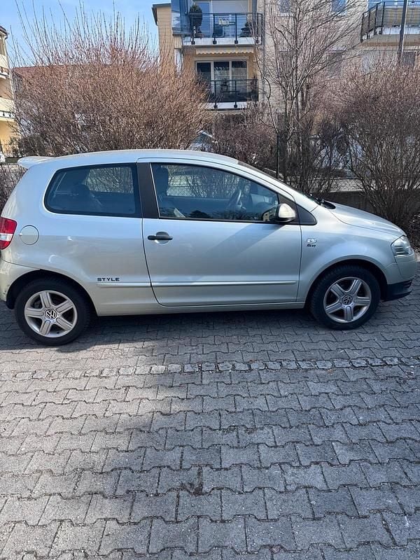 Gebraucht VW Fox 54 PS (39 kW) 2010 Grau Kleinwagen