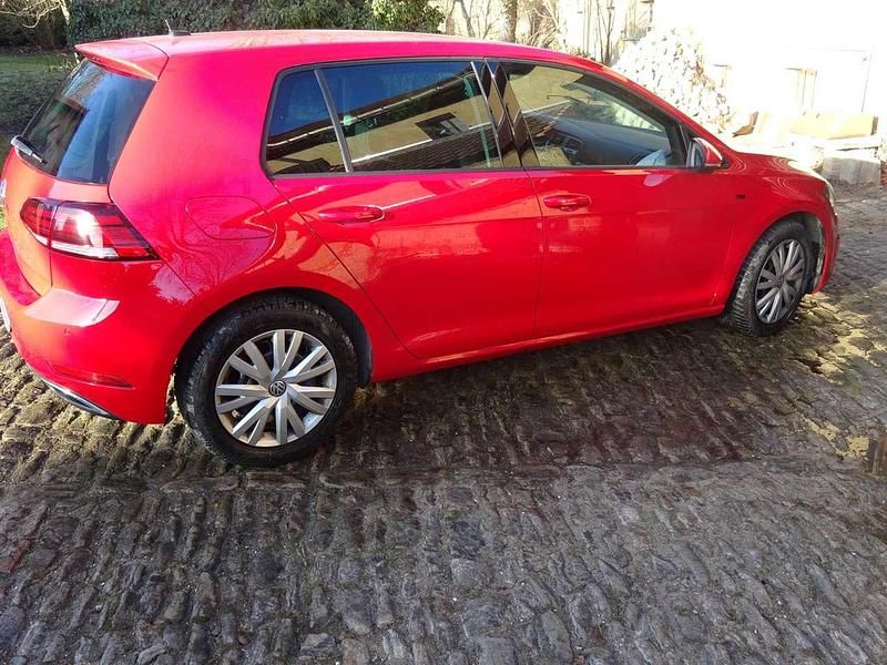 Gebraucht VW Golf VII Join 150 PS (110 kW) 2018 Rot Limousine