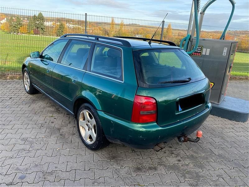 Grün Gebraucht 1999 Audi A4 Kombi | 950 € (Guter Preis) - Bild 1/4