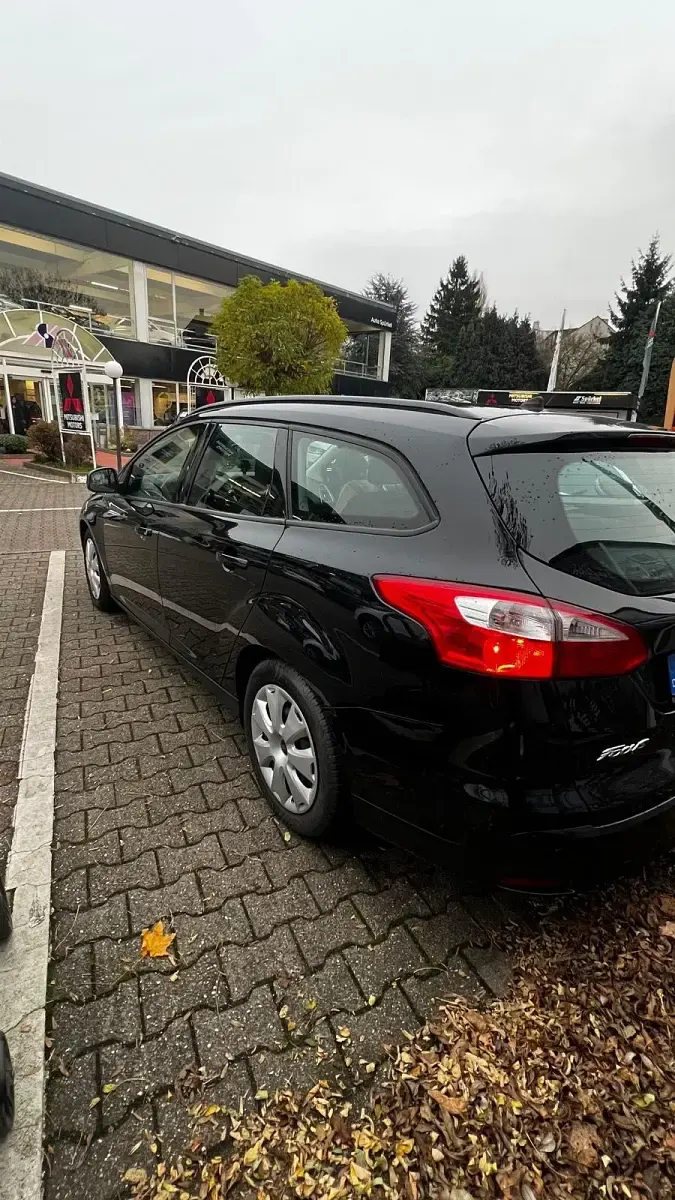 Gebraucht Ford Focus 125 PS (91 kW) 2014 Schwarz Kombi