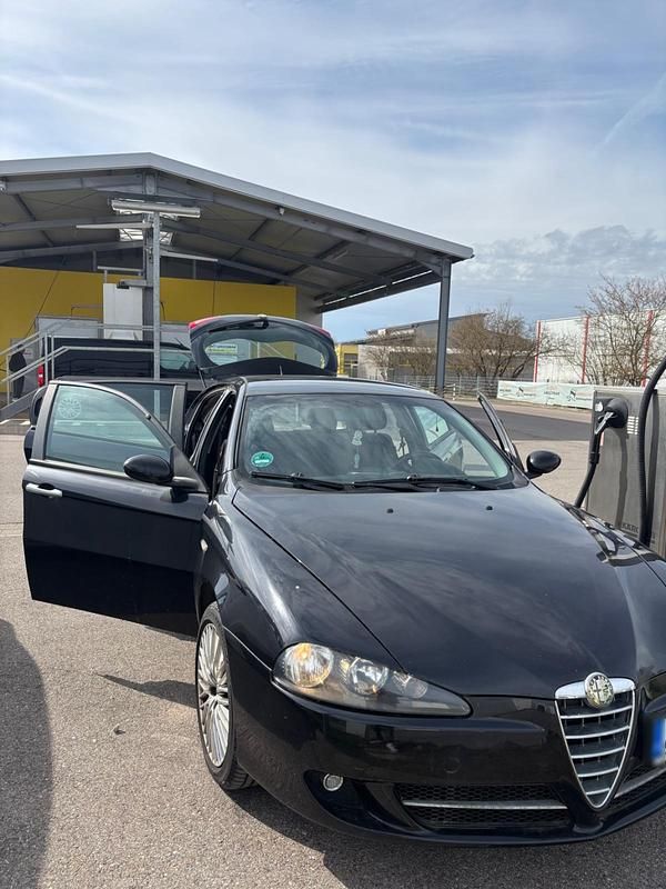 Gebraucht Alfa Romeo 147 105 PS (77 kW) 2008 Schwarz Kleinwagen