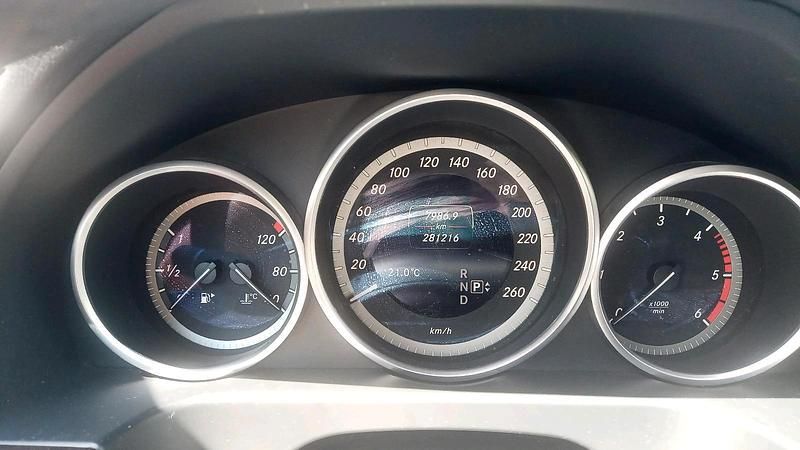 Schwarz Gebraucht 2015 Mercedes E250 Kombi | 12.800 € (Fairer Preis) - Bild 1/4