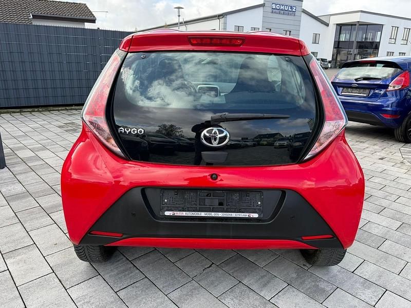 Gebraucht Toyota Aygo 69 PS (50 kW) 2017 Rot Kleinwagen
