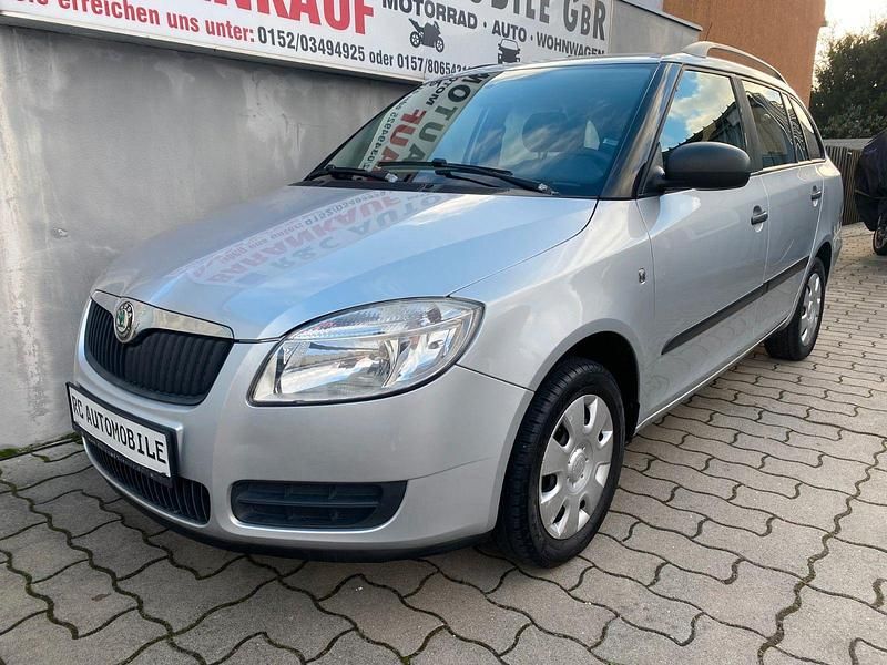 Silber Gebraucht 2010 Skoda Fabia Cool Edition Kleinwagen | 3.499 € (Fairer Preis) - Bild 1/4