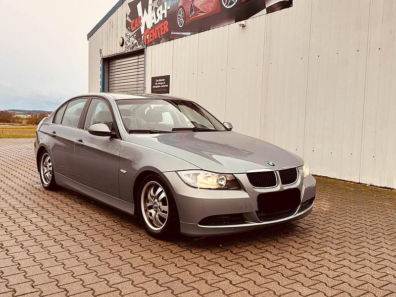 Blau Gebraucht 2006 BMW 320 Limousine | 2.300 € (Superpreis) - Bild 1/4