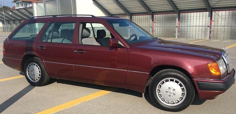 Gebraucht Mercedes E230 132 PS (97 kW) 1991 Rot Kombi