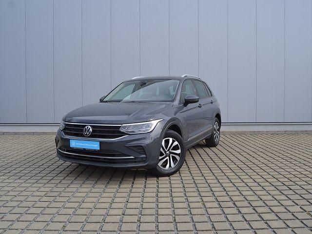 Gebraucht VW Tiguan Active 131 PS (96 kW) 2021 Delfingrau metallic (metallic) SUV
