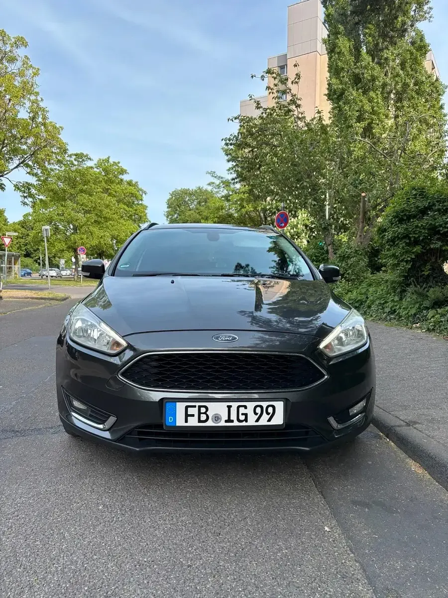 Gebraucht Ford Focus 120 PS (88 kW) 2014 Grau Kombi
