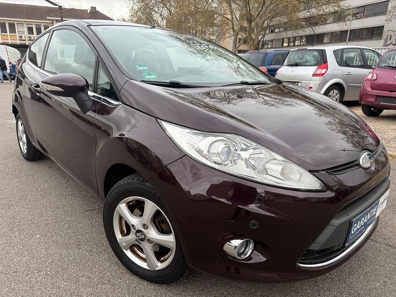 Gebraucht Ford Fiesta Titanium 82 PS (60 kW) 2009 Rot Kleinwagen
