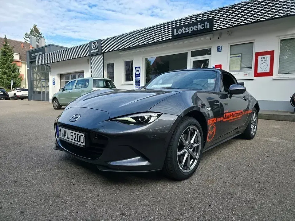 Neu Mazda MX5 Exclusive 132 PS (97 kW) 2026 Machine gray Cabrio