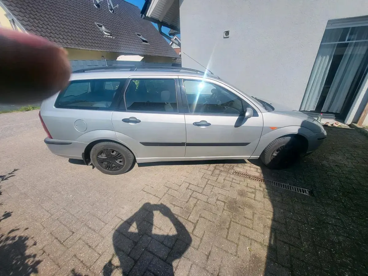 Gebraucht Ford Focus 102 PS (75 kW) 2002 Grau Kombi