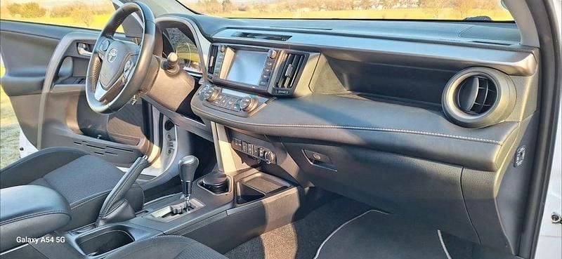Gebraucht Toyota RAV4 197 PS (144 kW) 2018 Weiß SUV