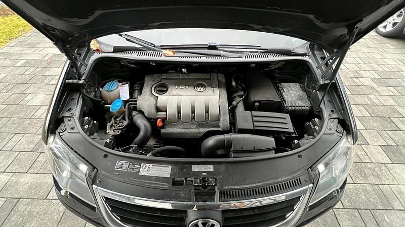 Schwarz Gebraucht 2009 VW Touran Van / Kleinbus | 4.000 € (Etwas zu teuer) - Bild 1/4