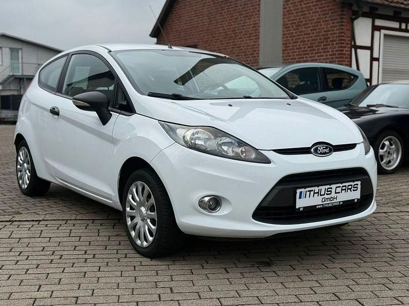 Gebraucht Ford Fiesta Ambiente 60 PS (44 kW) 2012 Weiß Kleinwagen
