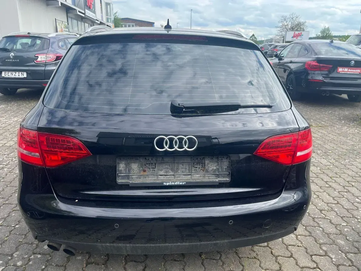 Gebraucht Audi A4 Attraction 160 PS (117 kW) 2011 Schwarz Kombi