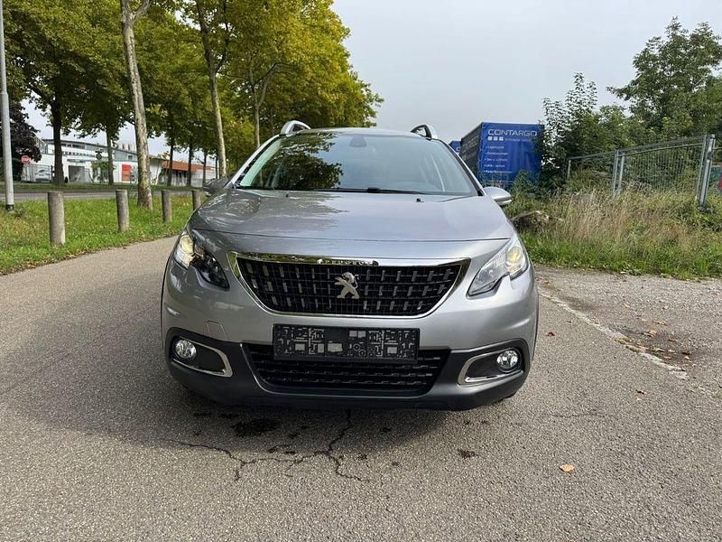 Grau Gebraucht 2019 Peugeot 2008 Signature Sky SUV | 10.900 € (Superpreis) - Bild 1/4