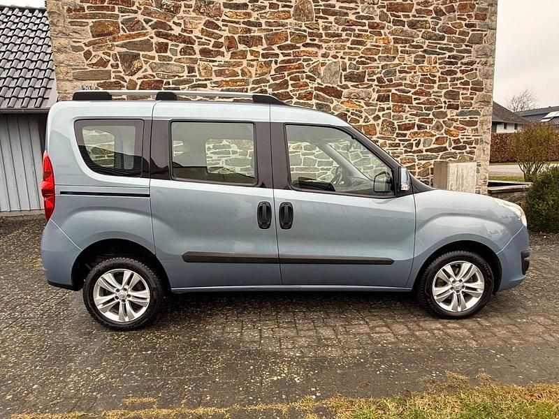 Gebraucht Opel Combo Edition 105 PS (77 kW) 2012 Blau Van / Kleinbus