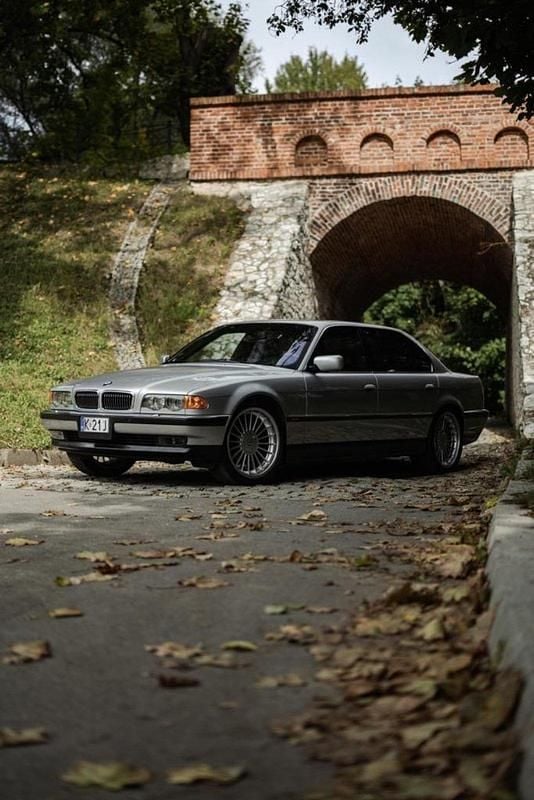 Silber Gebraucht 2000 BMW 750L Limousine | 29.999 € - Bild 1/4