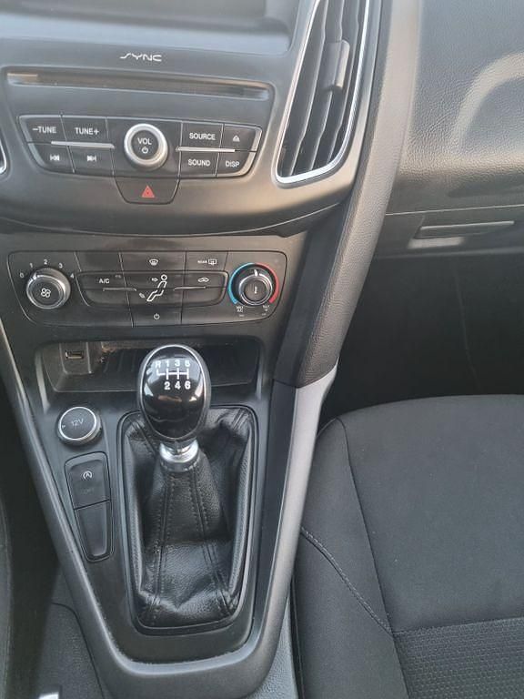 Gebraucht Ford Focus ST-Line 120 PS (88 kW) 2017 Blau Limousine