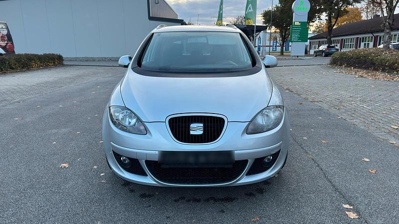 Grau Gebraucht 2008 Seat Altea XL Van / Kleinbus | 1.750 € (Superpreis) - Bild 1/4
