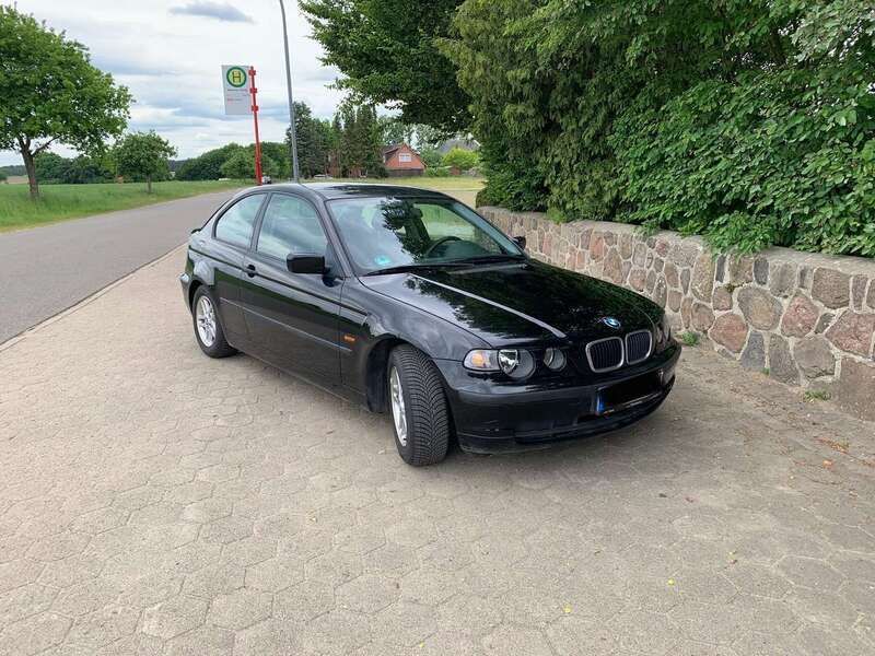 Schwarz Gebraucht 2001 BMW 316 Compact Kleinwagen | 2.400 € (Fairer Preis) - Bild 1/4