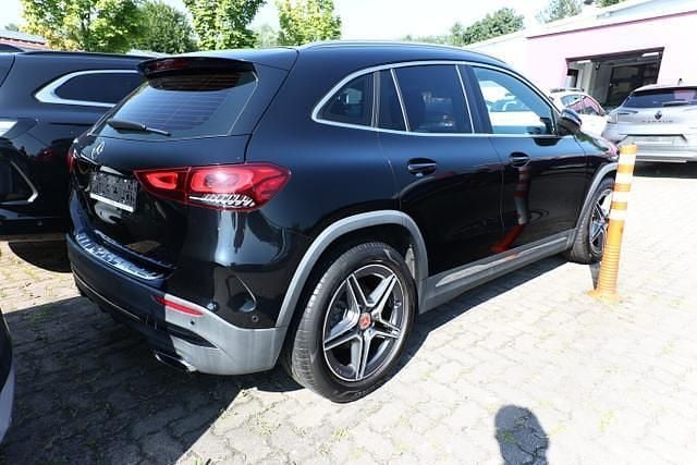 Nachtschwarz nachtschwarz Gebraucht 2020 Mercedes 200 AMG line SUV | 34.803 € - Bild 1/4