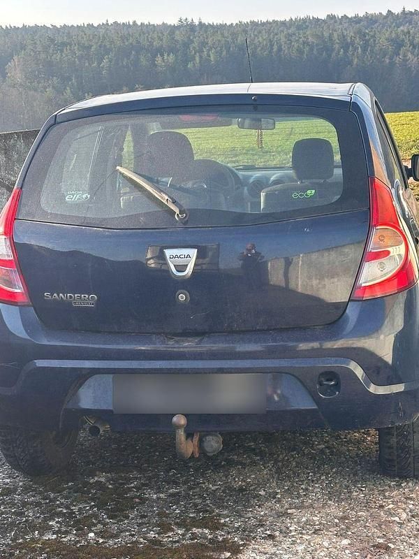 Second-hand Dacia Sandero Lauréate 75 CP (55 kW) 2010 Albastru Berlinǎ