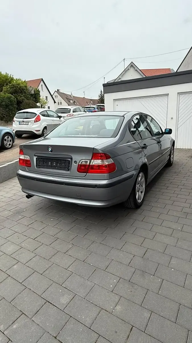 Gebraucht BMW 316 Basis 116 PS (85 kW) 2006 Grau Limousine