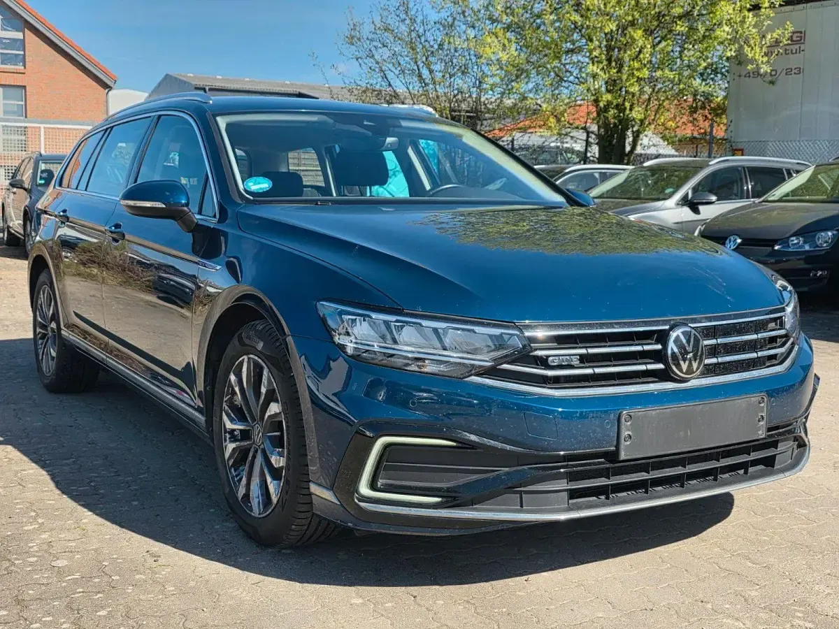 Gebraucht VW Passat GTE 218 PS (160 kW) 2021 Blau Kombi