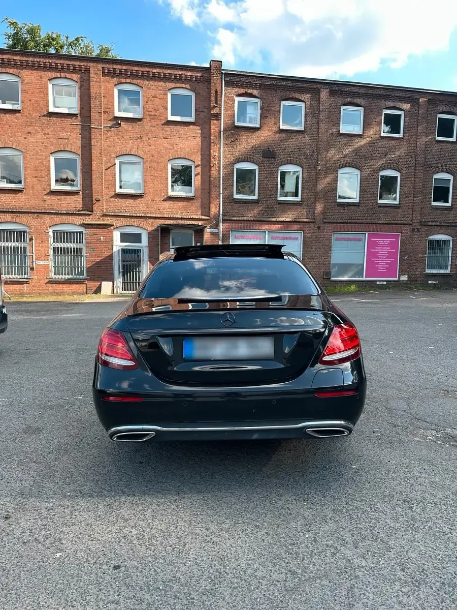 Gebraucht Mercedes E300 Exclusive 306 PS (225 kW) 2019 Schwarz Limousine