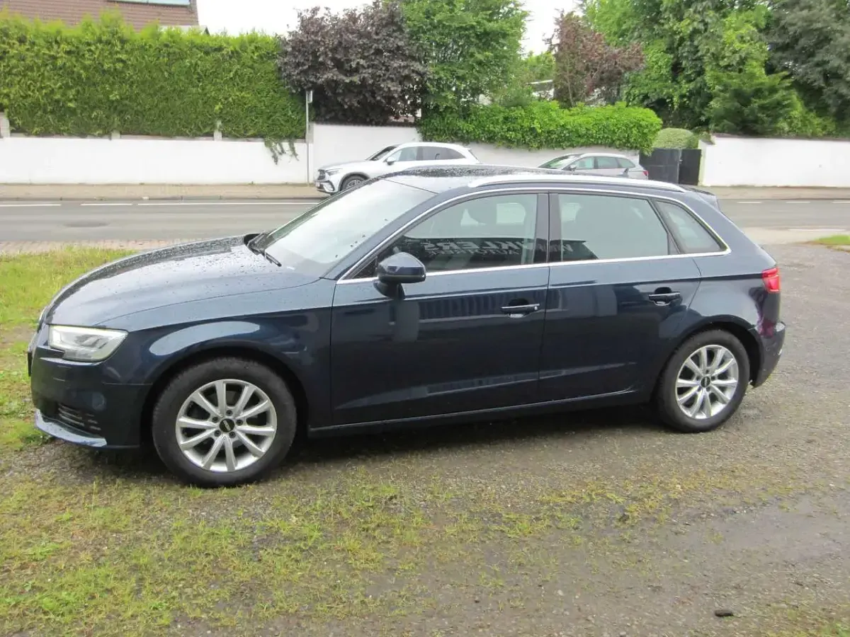 Gebraucht Audi A3 Comfort 150 PS (110 kW) 2016 Cosmos blue, metallic Kleinwagen