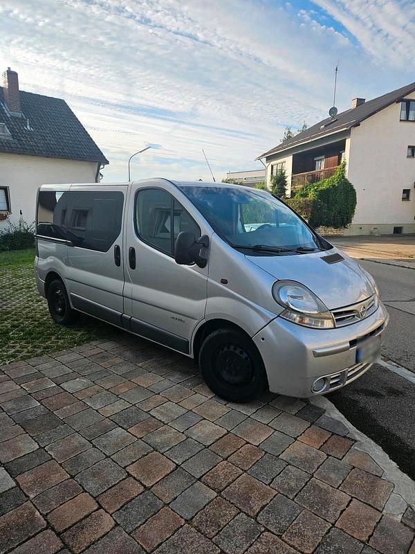 Second-hand Nissan Primastar 135 CP (99 kW) 2006 Argintiu Monovolum