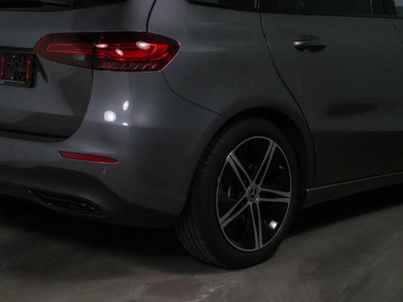 Gebraucht Mercedes B250 224 PS (164 kW) 2024 Lack mountaingrau (metallic) Van / Kleinbus