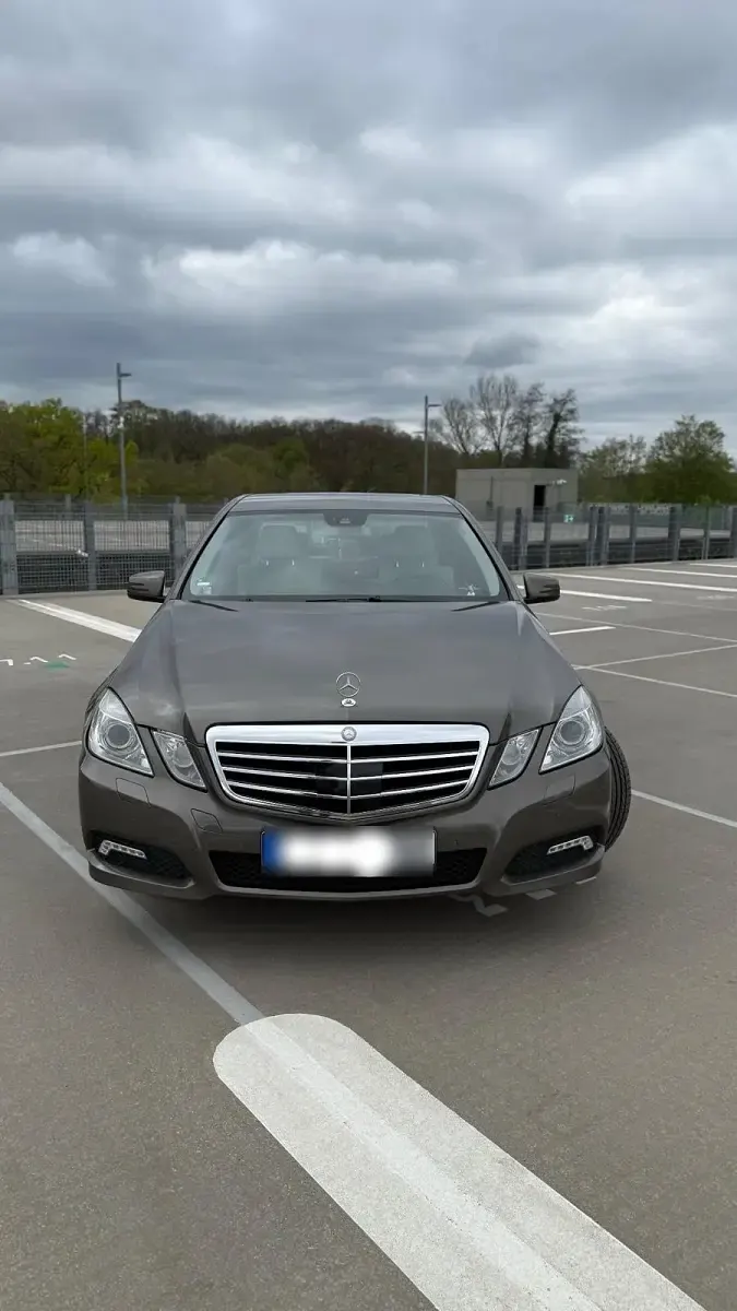 Gebraucht Mercedes E250 204 PS (150 kW) 2009 Andere farben Limousine