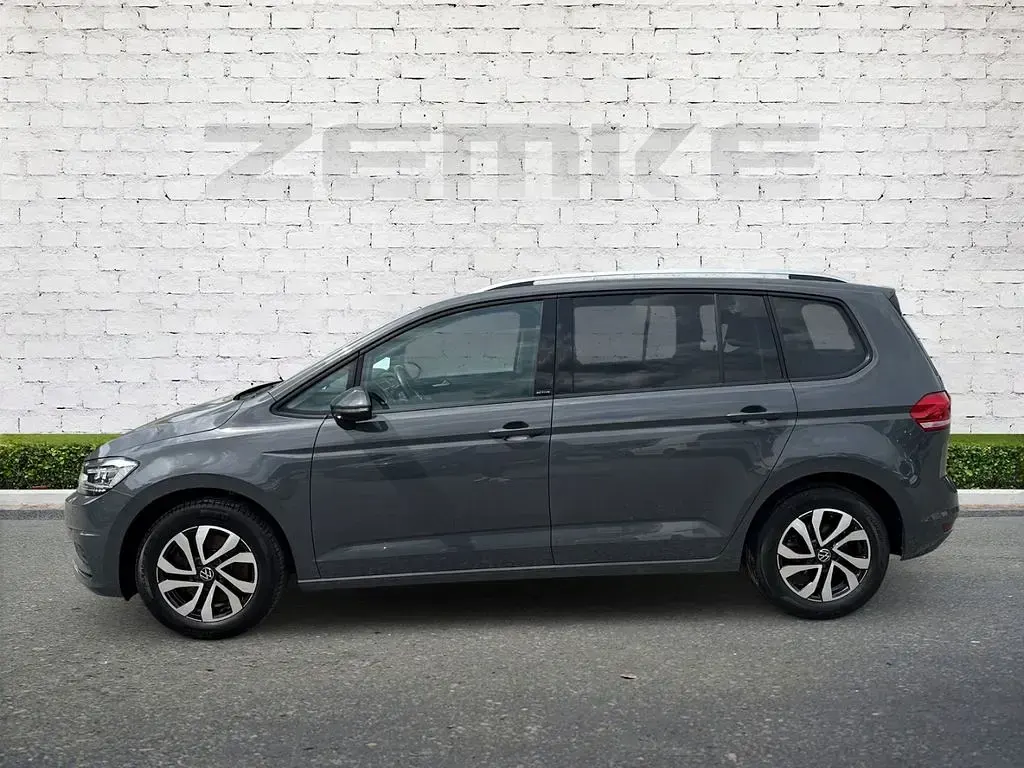 Gebraucht VW Touran Active 150 PS (110 kW) 2022 Grau Van / Kleinbus