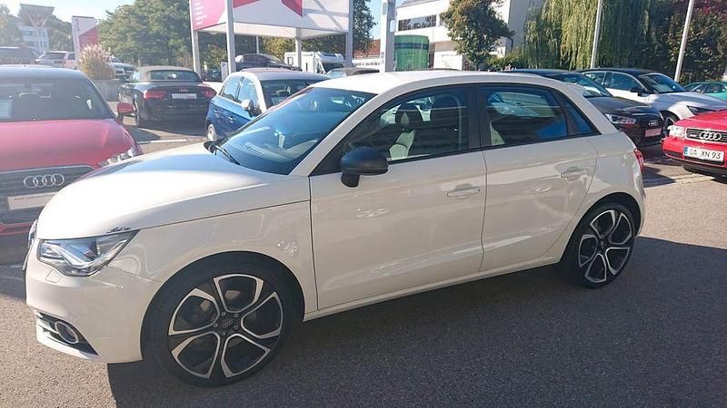 Weiß Gebraucht 2013 Audi A1 Sportback Ambition Kleinwagen | 7.900 € (Guter Preis) - Bild 1/4