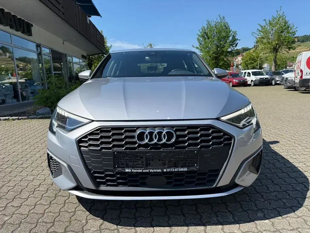 Gebraucht Audi A3 Sport 150 PS (110 kW) 2022 Florettsilber Limousine