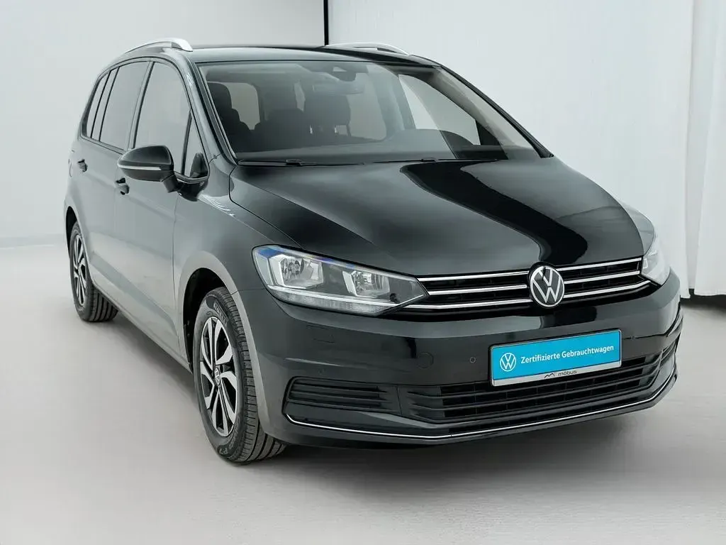 Gebraucht VW Touran Active 150 PS (110 kW) 2022 Schwarz Van / Kleinbus