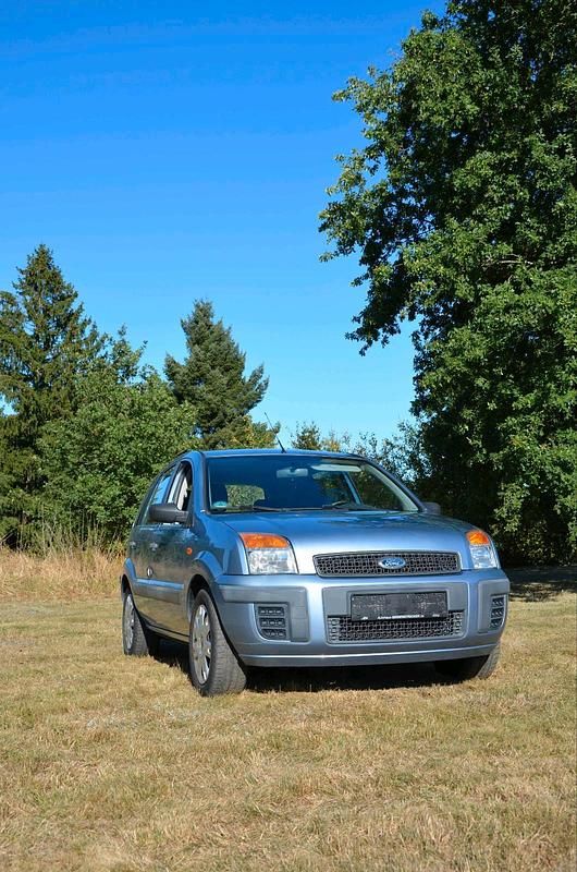 Blau Gebraucht 2005 Ford Fusion Kleinwagen | 3.250 € (Fairer Preis) - Bild 1/4