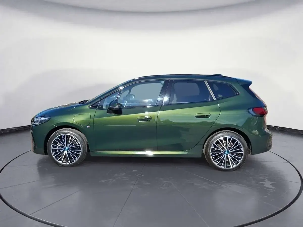 Gebraucht BMW 230e Active Tourer Performance 150 PS (110 kW) 2024 Grün Van / Kleinbus