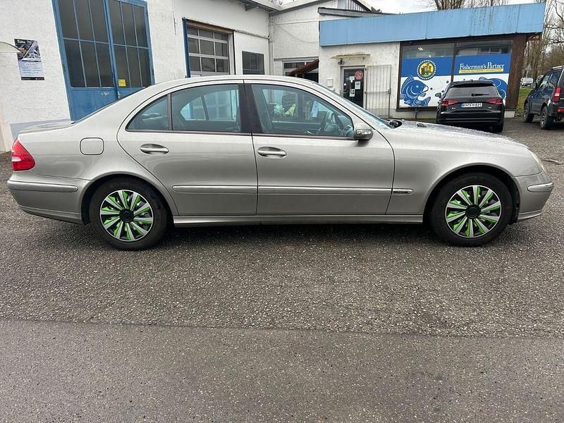 Gebraucht Mercedes E200 163 PS (119 kW) 2003 Silber Limousine
