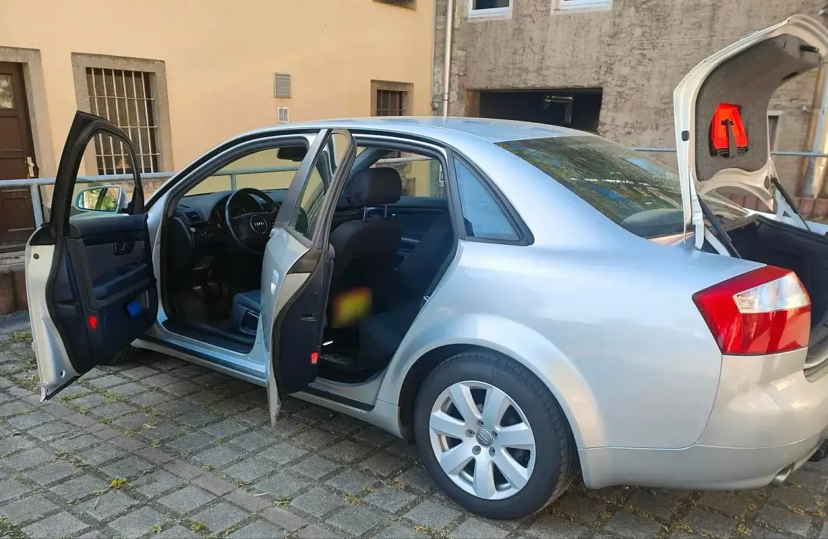 Gebraucht Audi A4 131 PS (96 kW) 2003 Silber Limousine