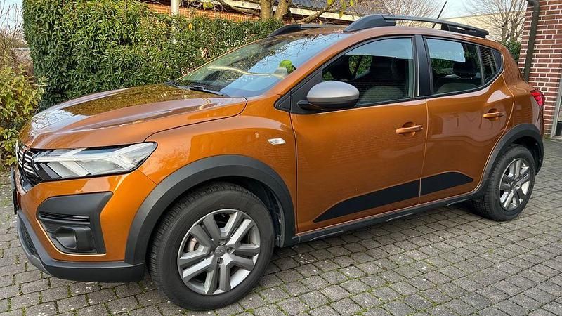 Gebraucht Dacia Sandero Expression 91 PS (66 kW) 2023 Orange Limousine