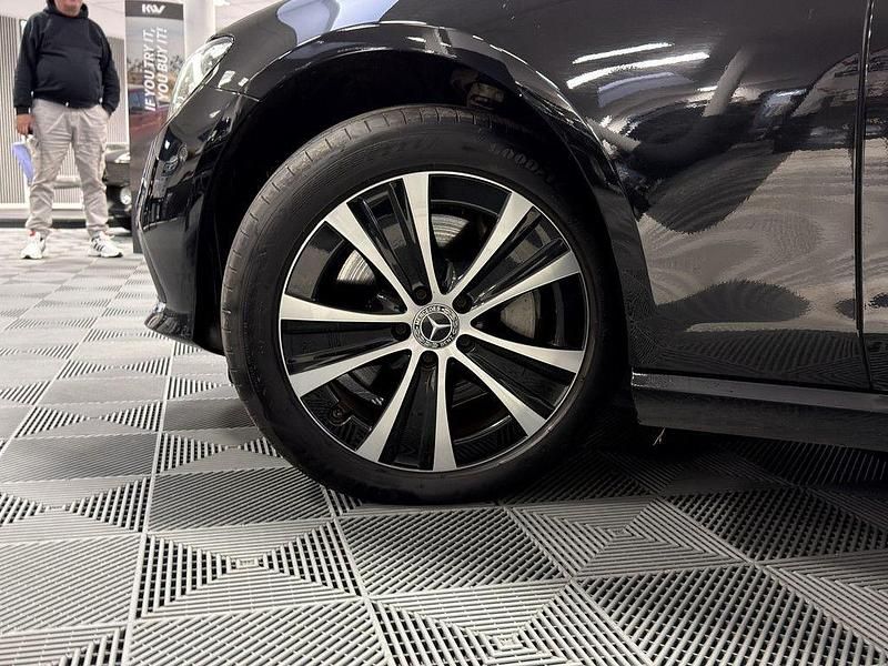 Gebraucht Mercedes E300 Avantgarde 320 PS (235 kW) 2022 Schwarz Kombi
