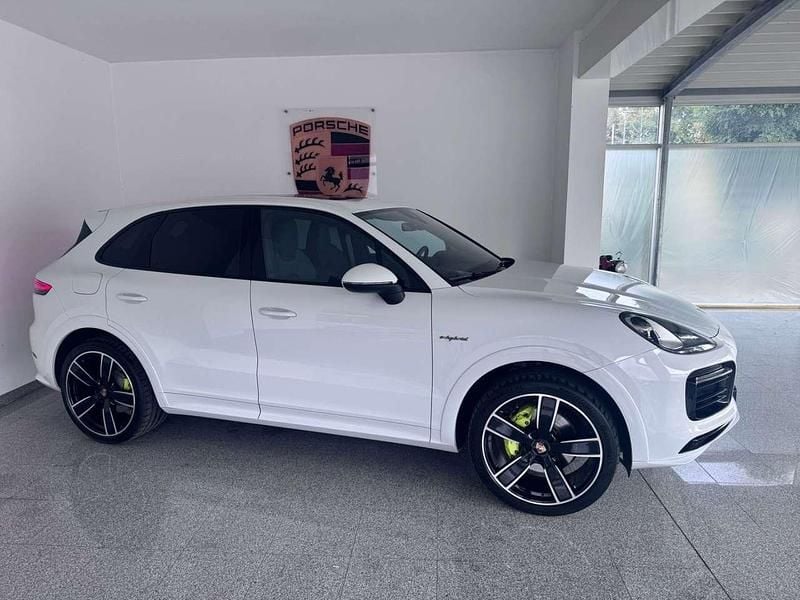 Weiß Gebraucht 2021 Porsche Cayenne Sport SUV | 64.980 € (Guter Preis) - Bild 1/4