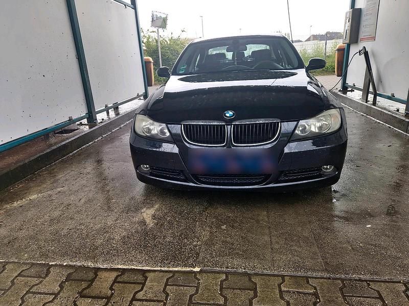 Gebraucht BMW 318 129 PS (94 kW) 2007 Schwarz Limousine